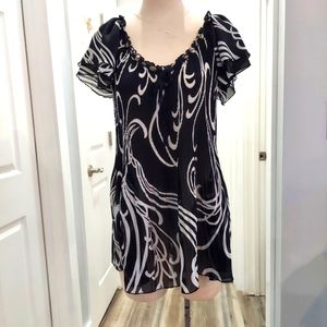 Dress Barn black white top short sleeves Size 14/16